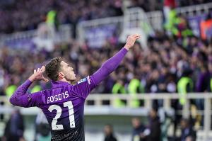 强制买断！戈森斯再踢3场=700万欧加盟紫百合，柏林联条款生效