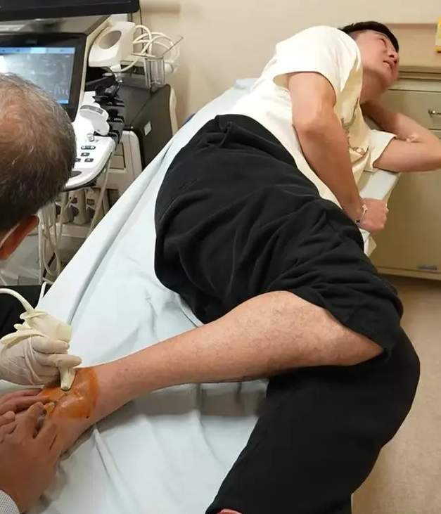 叫人揪心！卫冕冠军核心更新伤情，两个部位一起治，4月或能复出