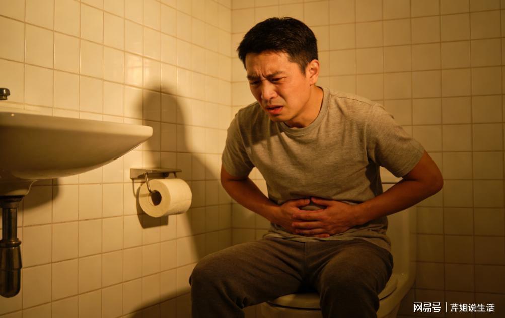 九游娱乐-经常“放屁”是肝不好吗？提醒：放屁多很可能与这5种疾病有关！